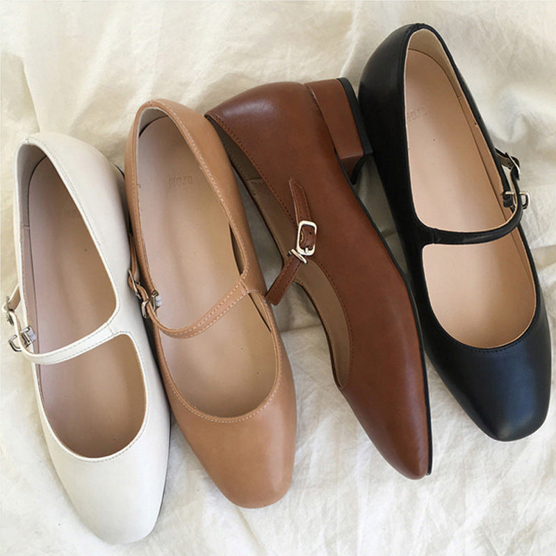 Flat-bottomed granny shoes nurse shoes